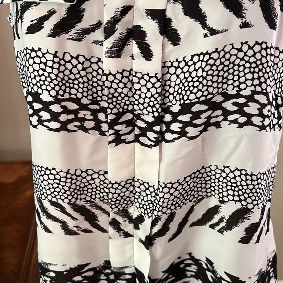 Sleeveless Black and White Express Top - Picture 4 of 6